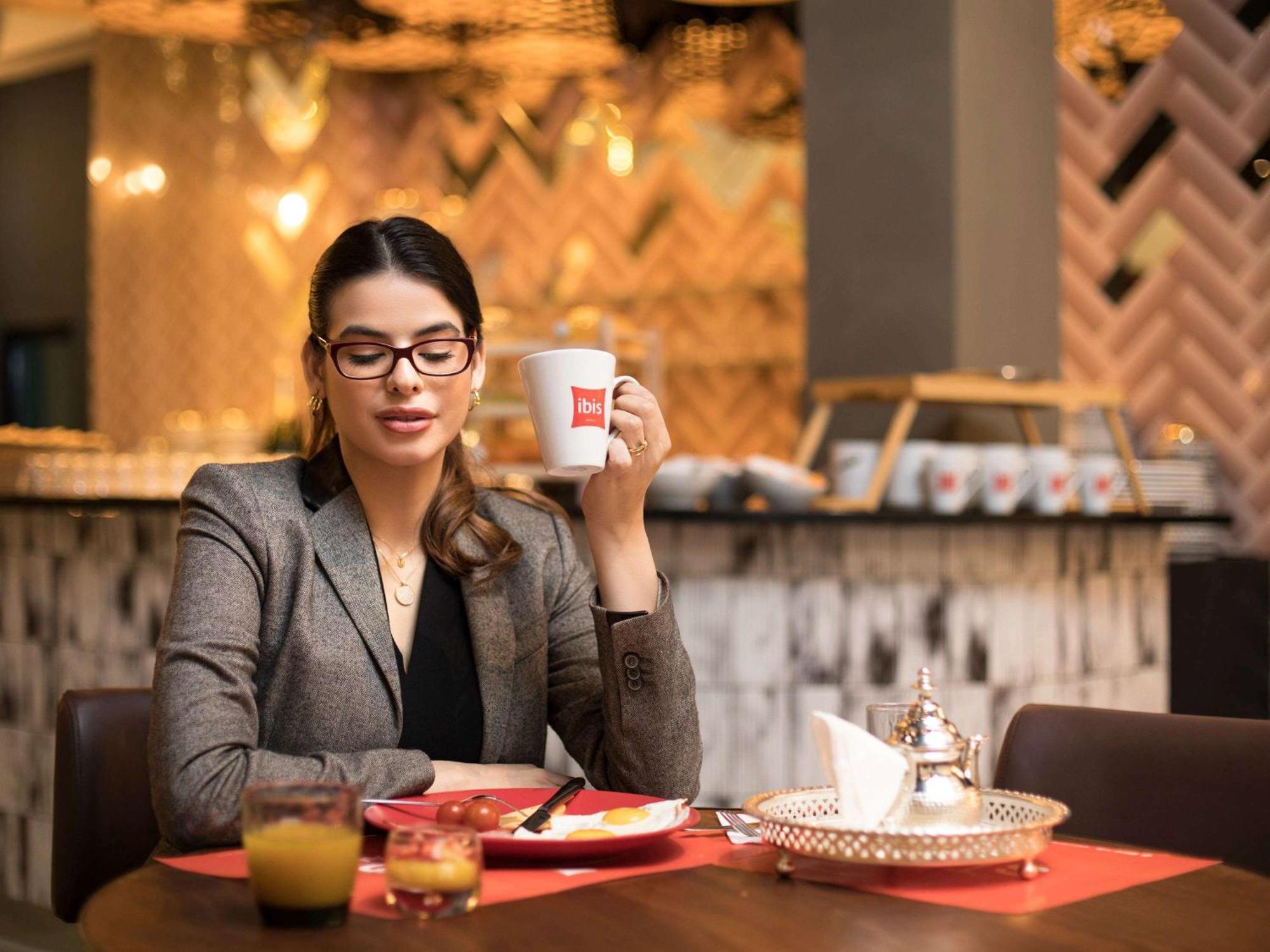 Ibis Abdelmoumen Casa Centre Hotel Казабланка Екстериор снимка