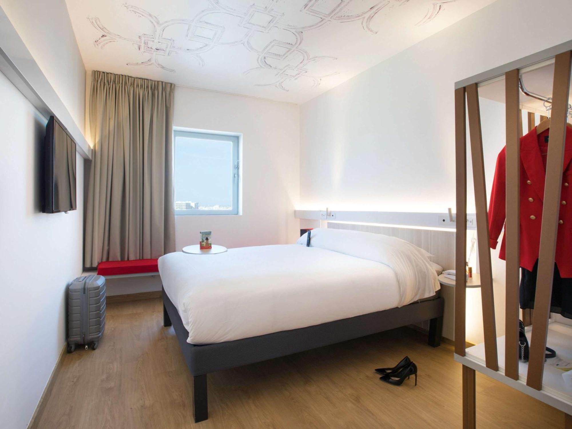 Ibis Abdelmoumen Casa Centre Hotel Казабланка Екстериор снимка
